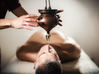Ayurveda-masaje-Terapias-Shirodhara
